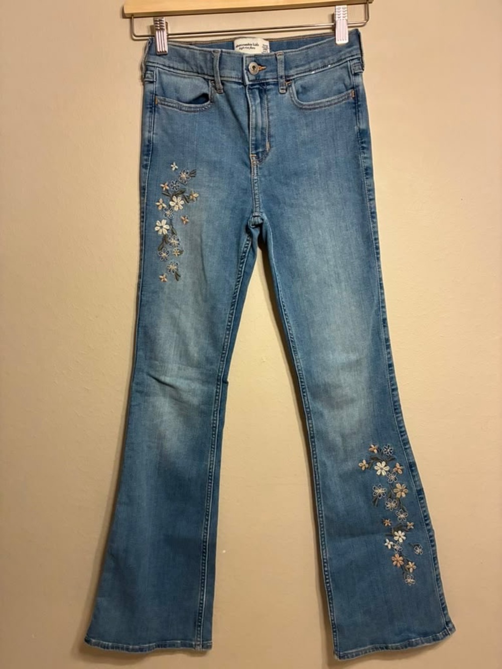 Abercrombie Kids High Flare Flowers embroidered Jeans Size 11/12 Long
